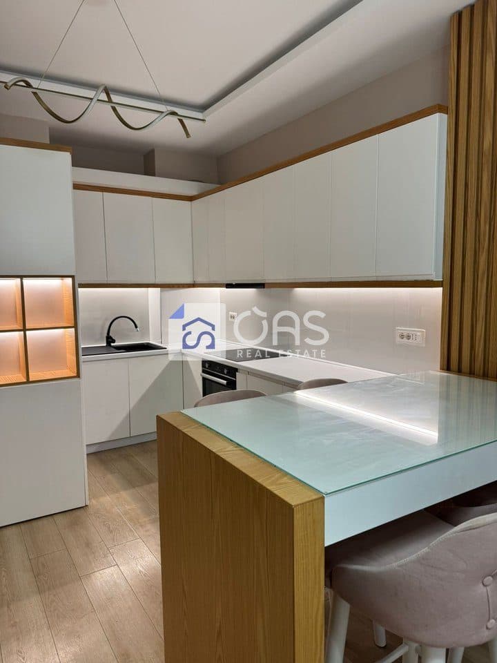 Jepet me qera apartament 2+1+2 Casa Italia