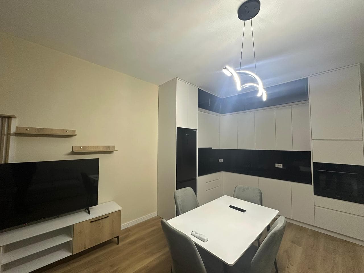 Jepet me qera apartament 2+1 ne Sauk