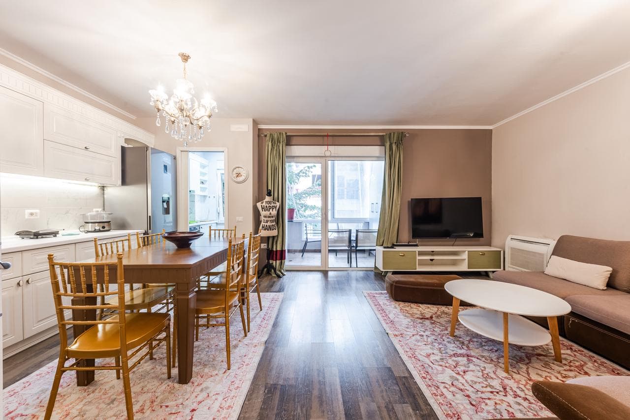 Jepet me Qera Apartament 2+1+2+3Ballkone Tek Liqeni i Thate 2