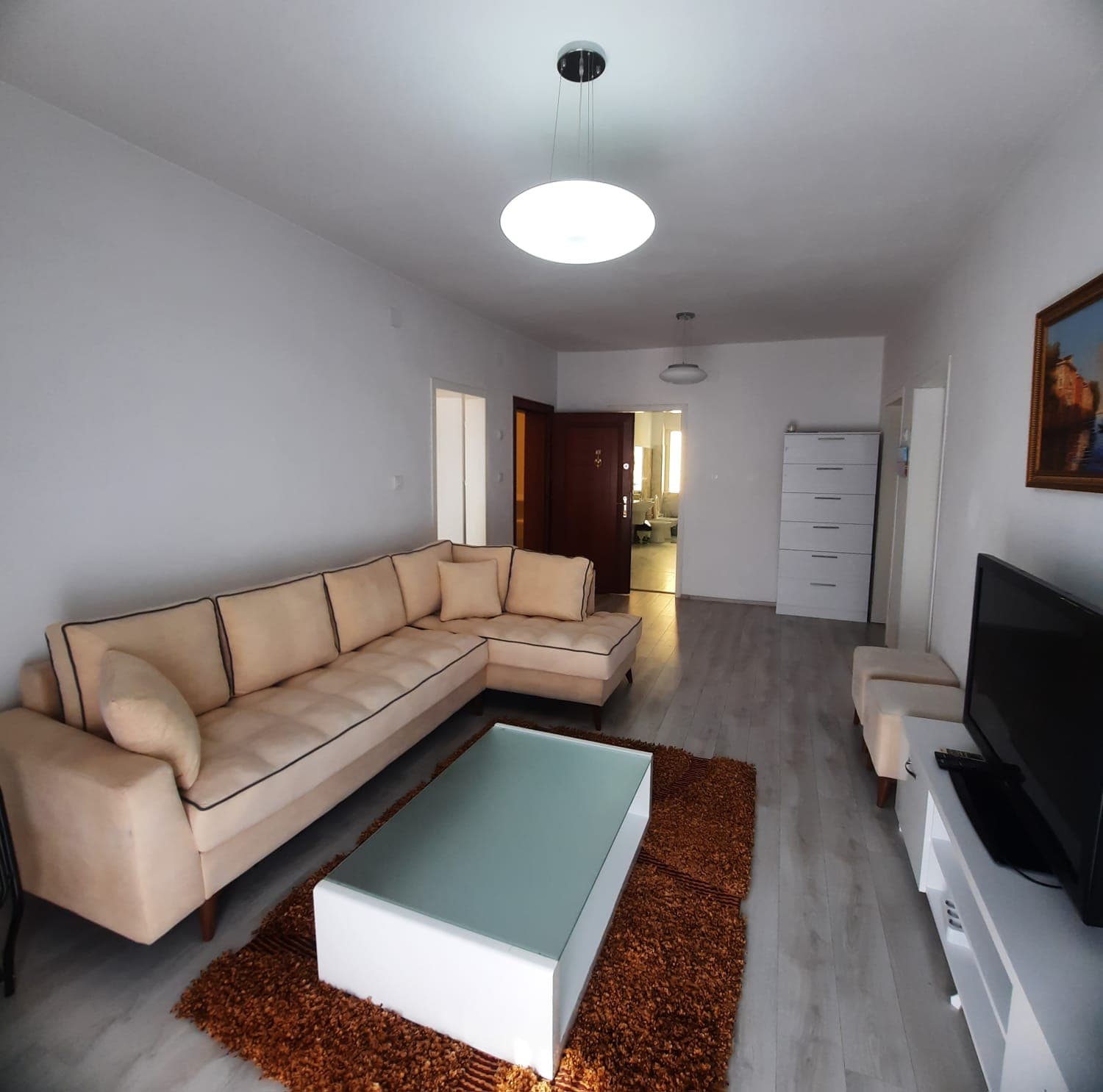 Jepet me qera apartament 2+1 ne Bllok 2