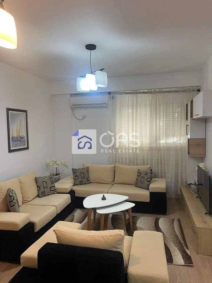 Jepet apartament me qera 3+1 te Kodra e Diellit