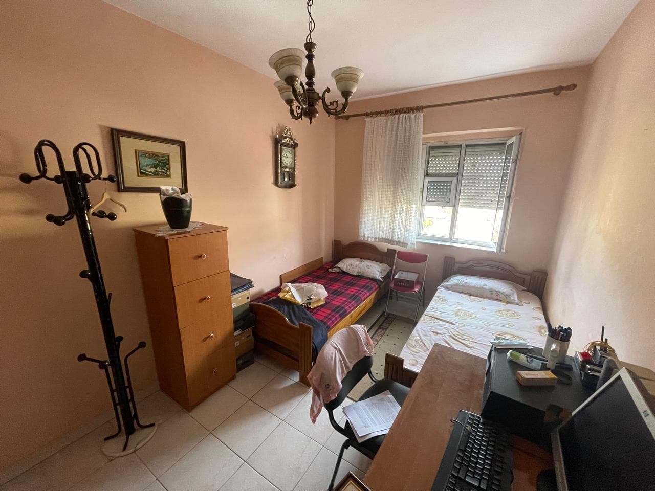Jepet me qera apartament 3+1 ne Qender (Rruga Fortuzi) 4