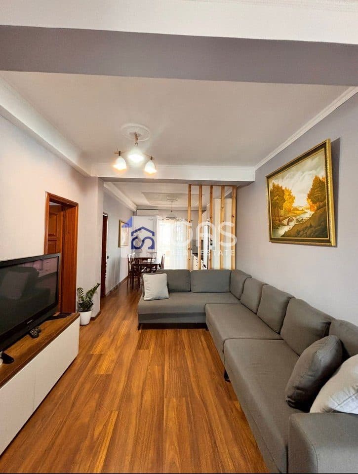 Vilë 2+1 Me Qira në Rruga 5 Maji, Tiranë – 550€ | 100 m²
