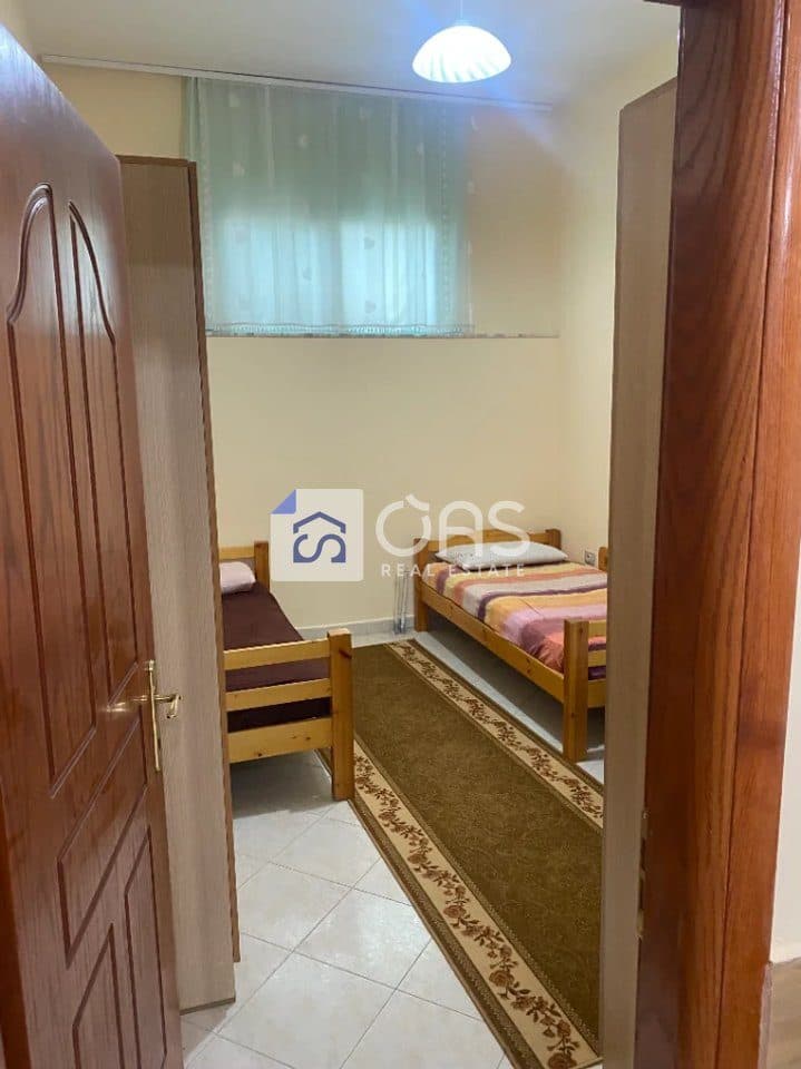 Jepet apartament me qera 1+1 Rruga Dibres