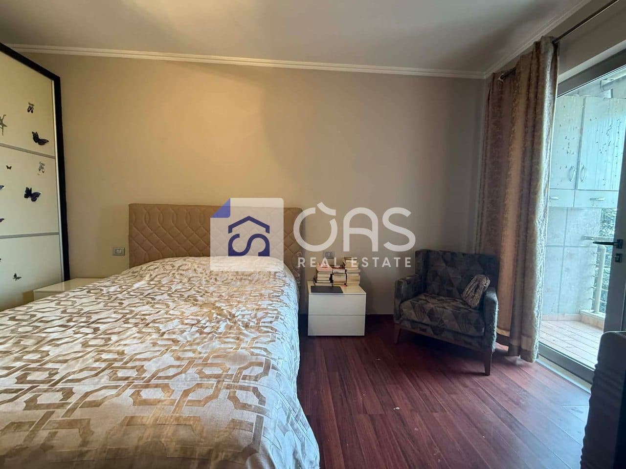 Shitet apartament 2+1 rruga dibres 4