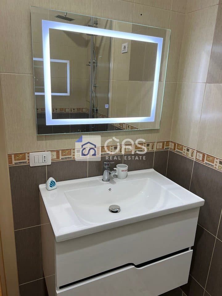 Jepet me qera apartament 2+1 Te Rruga e Elbasanit 3