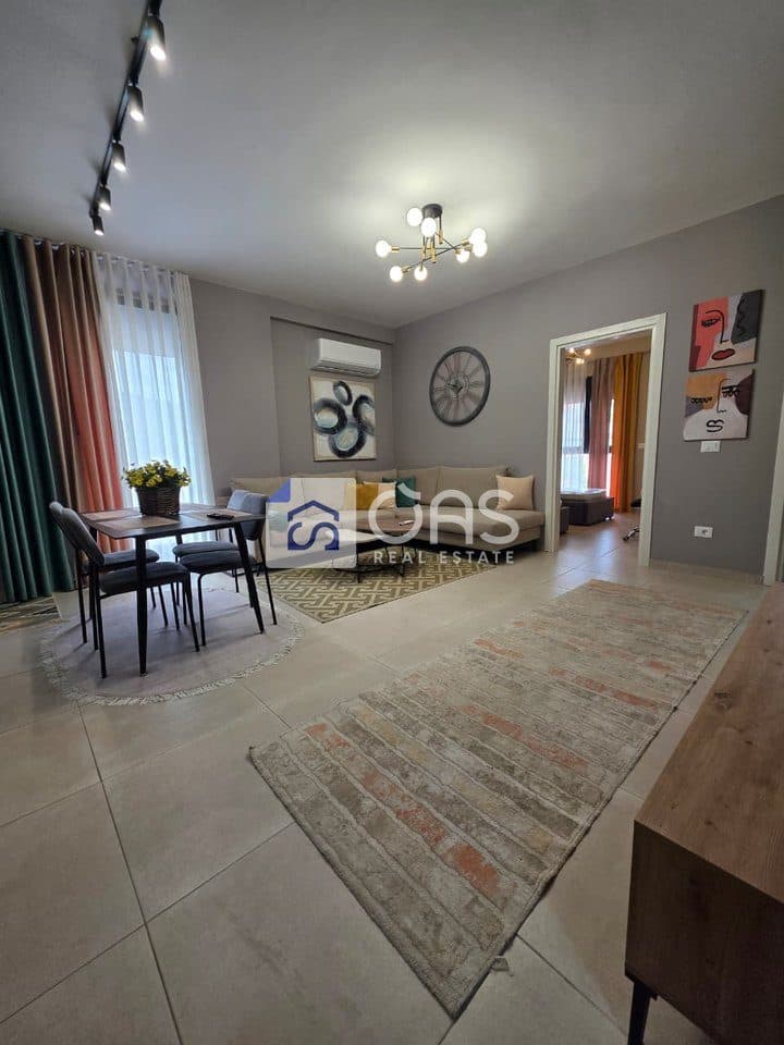 Jepet apartament me qera 2+1+2 tek Kopshti Botanik 3