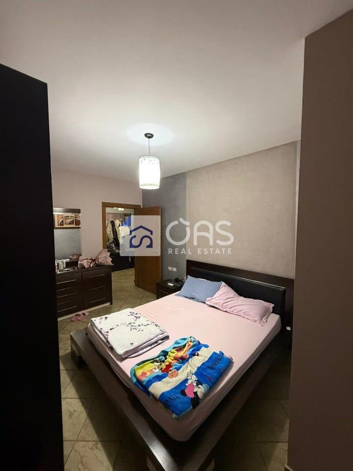 Jepet me qera apartament 2+1 te Rruga e Kavajes. 4