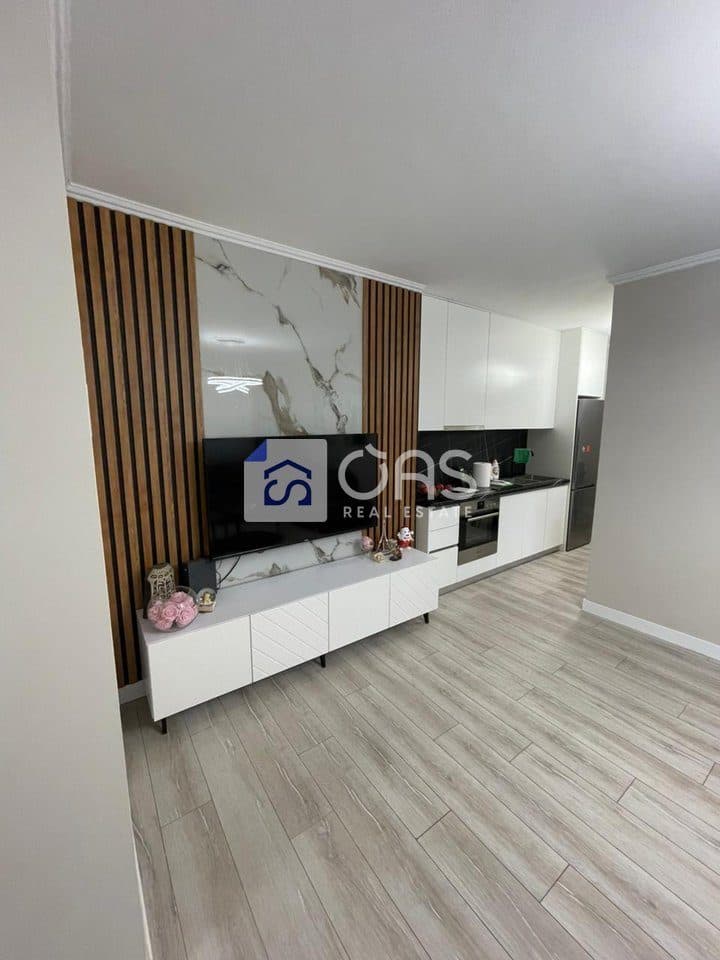 Jepet me qera apartamenti 1+1 tek Rruga e Kosovareve 4