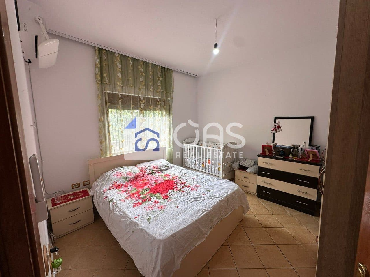 Jepet shtepi private 2+1 tek Bulevardi i Ri 3