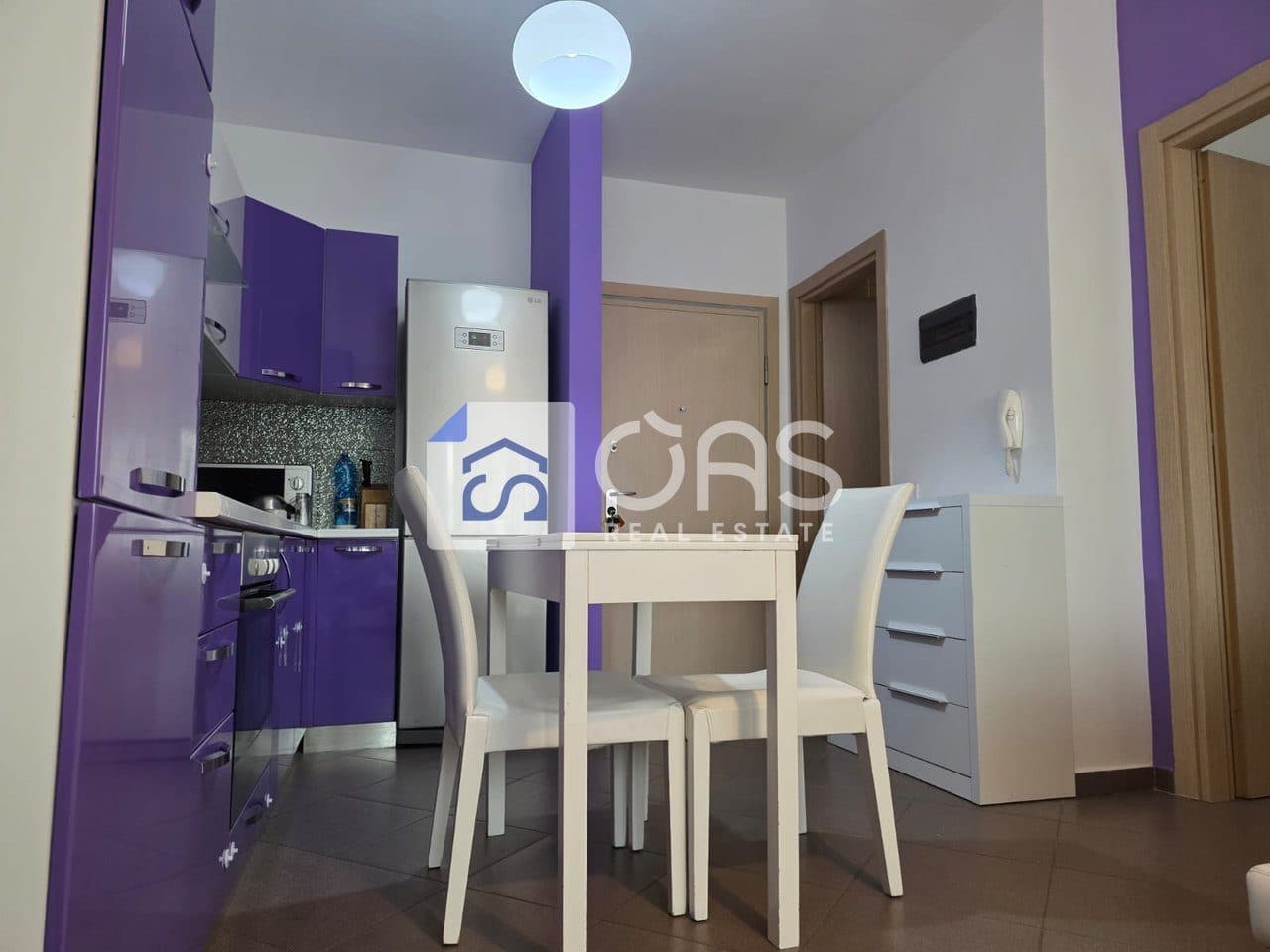 Jepet apartament me qera 2+1 te STATCIONI TRENIT