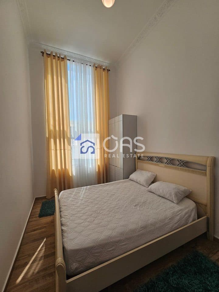 Jepet me qera apartament duplex 2+1 Te Pallati me Shigjeta 3