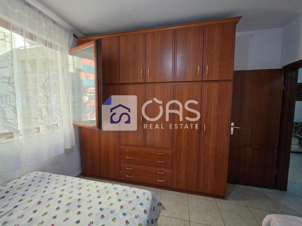 Jepet me qera apartament 1+1 te Bulevardi Zogu I 4