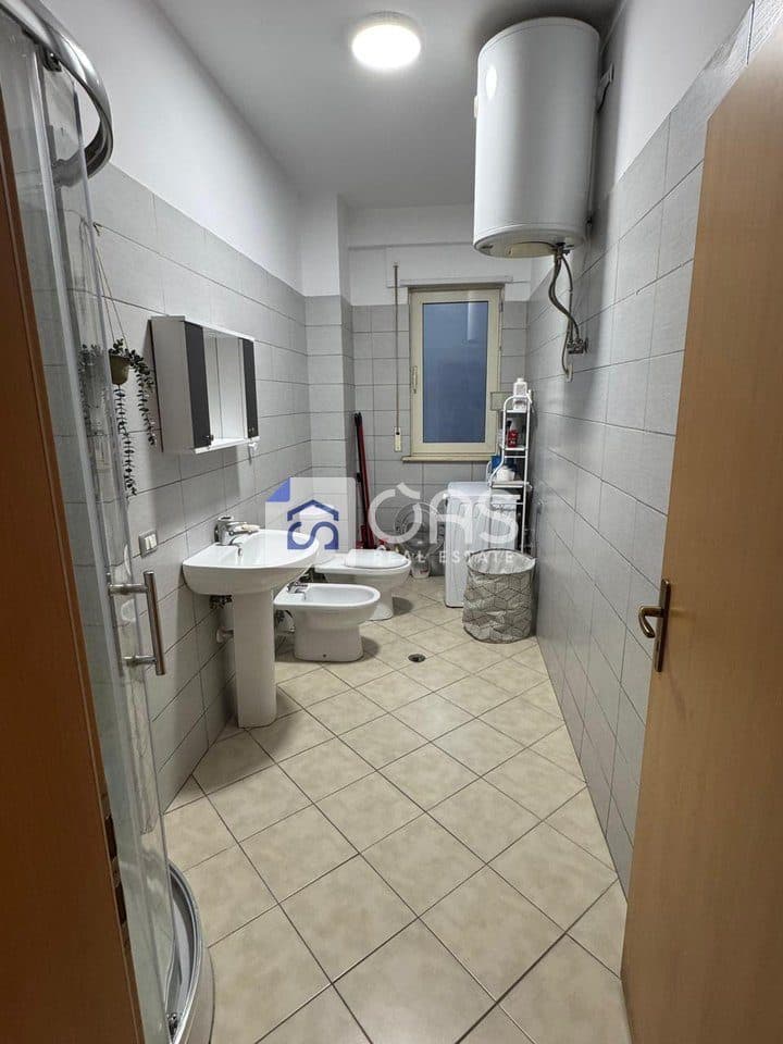 Jepet me qera apartamenti 1+1 liqeni i thate 3