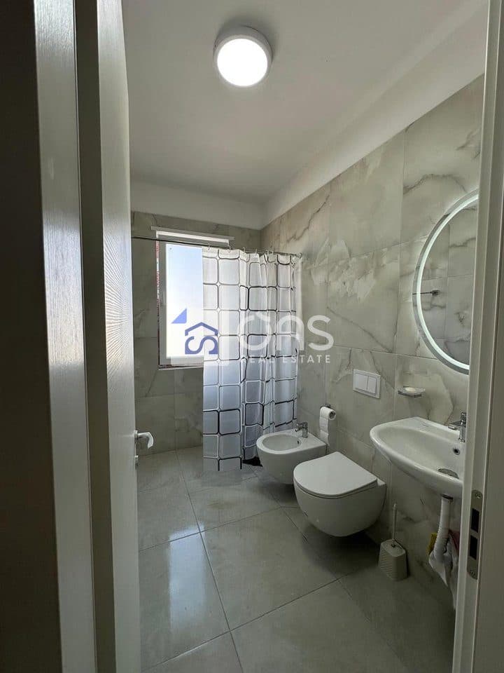 Jepet apartament 2+1+Parkim me qera Te Univers City 4