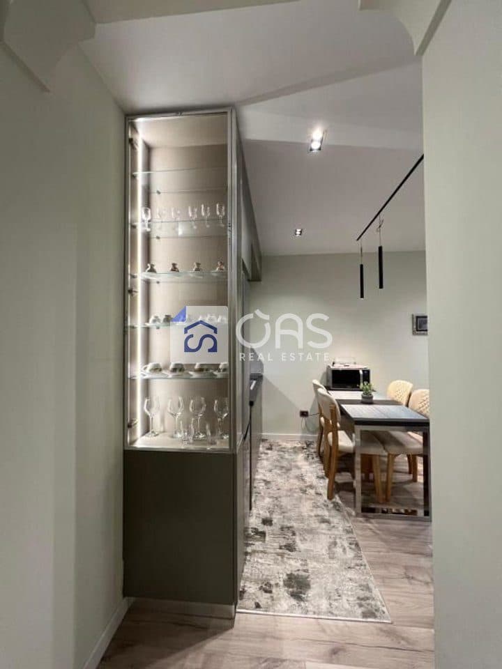 Jepet me qera apartament 1+1 Ne Qender, Sheshi Skenderbej 4