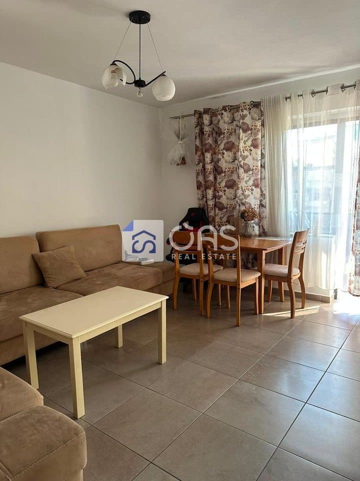 Jepet me qera apartamenti 2+1+2 rruga mine peza 3