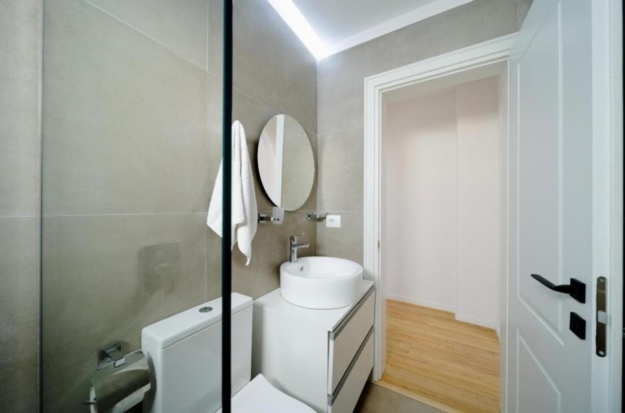 Jepet me qera apartament 2+1+2 Komuna e Parisit 4