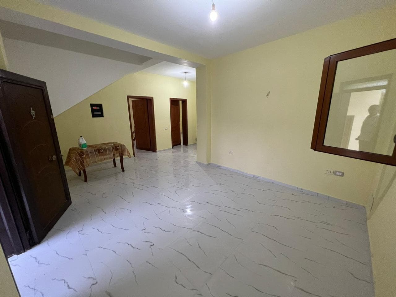 Vilë me 2 hyrje Me Qera në Ali Demi, Tiranë - 350.000€ | 230 m²