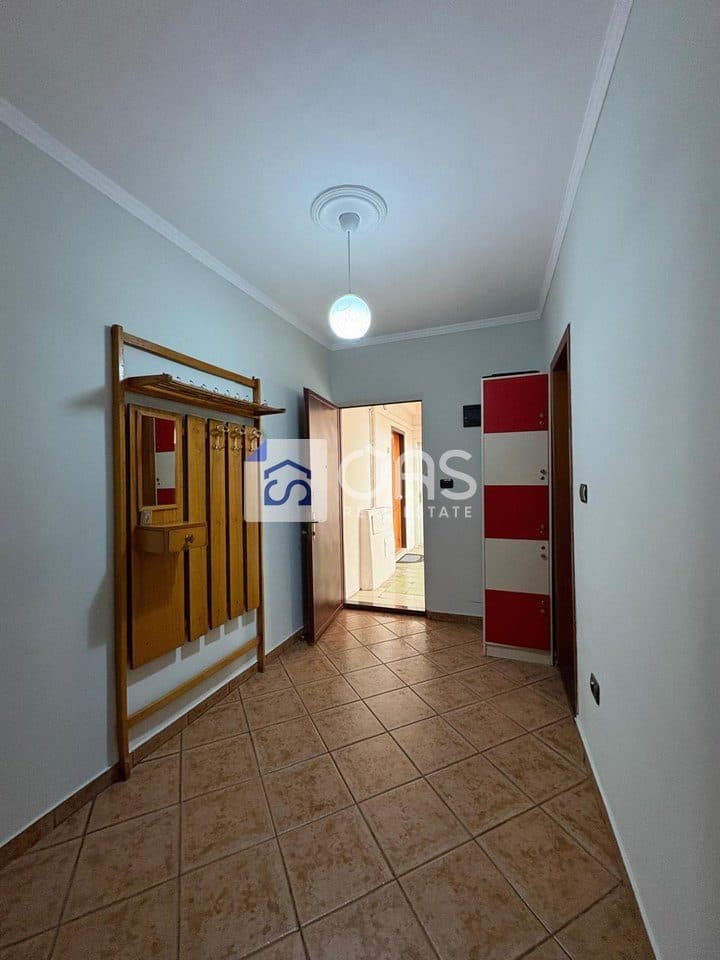 Jepet apartament me qera 1+1 Laprak 4