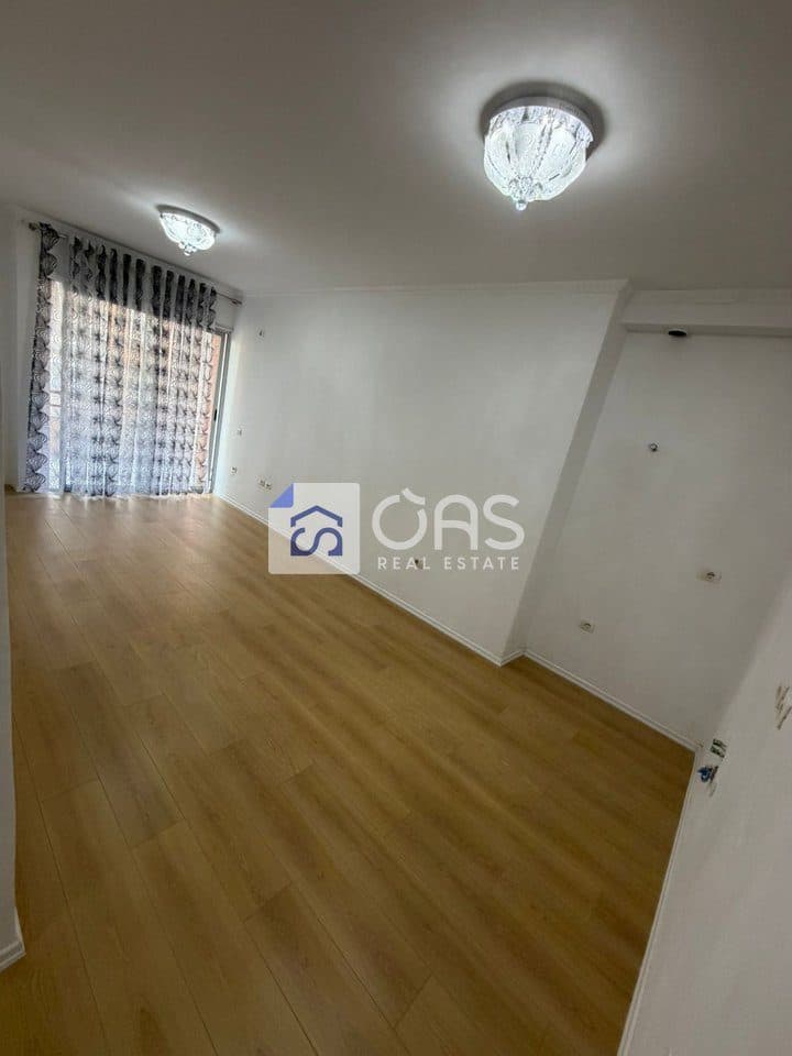 Shitet apartament 1+1 ne Fresk 2