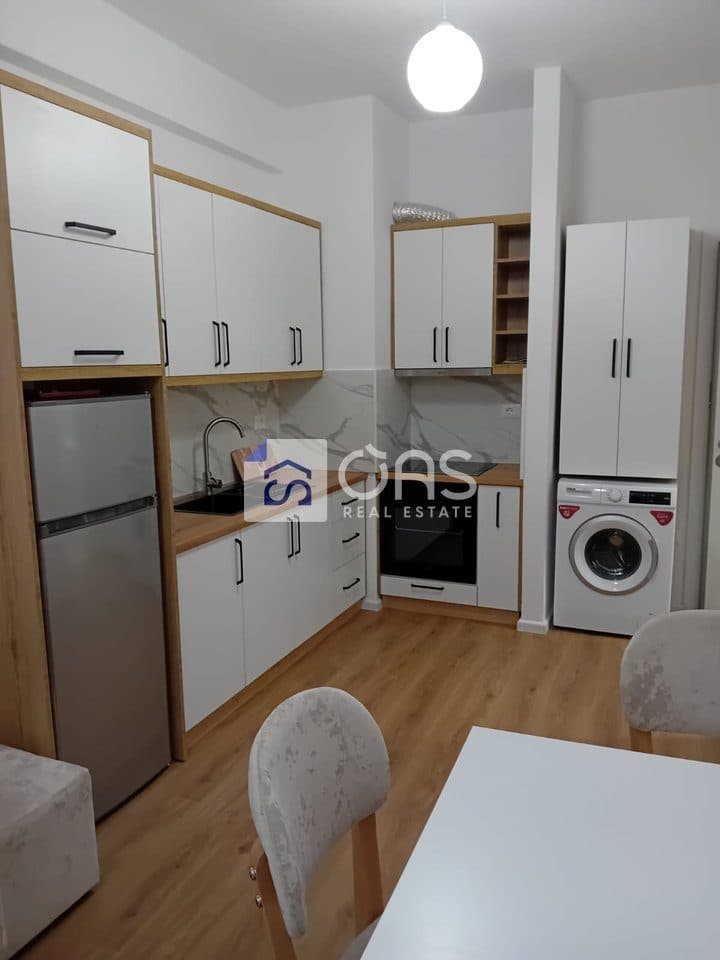 Jepet apartament me qera 1+1 ne Ali Dem 4