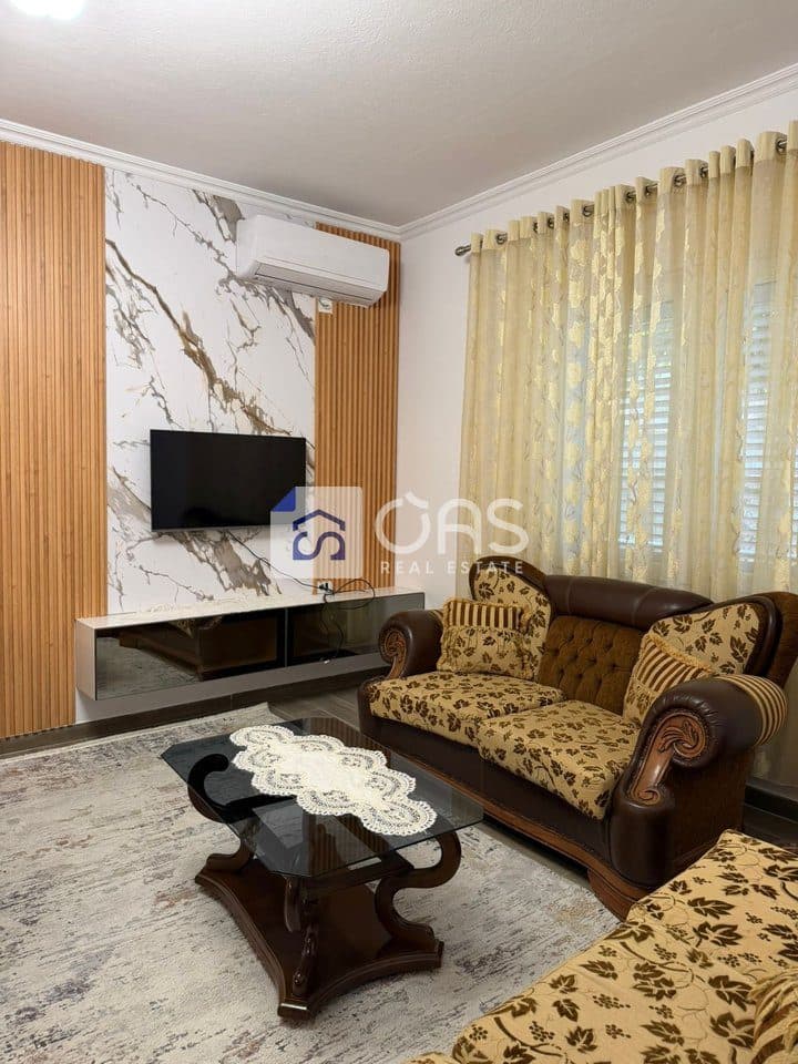 jepet me qera apartament 2+1+ post parkimi tek Siri Kodra