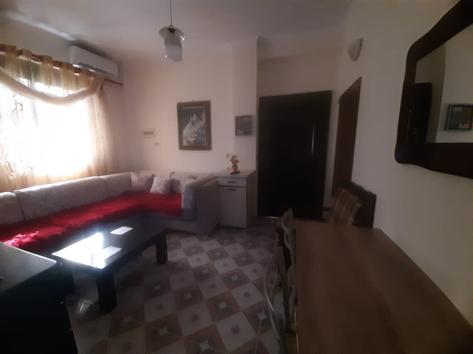 Jepet me qera apartament 1+1 tek Bulevardi i Ri 2
