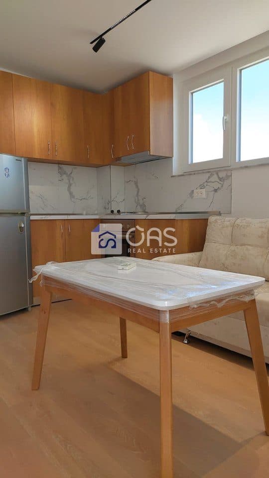 Jepet apartament me qera 1+1 tek Medreseja