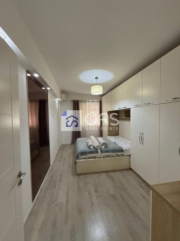 ( OKAZION)
Jepet APARTAMENT me qera 2+1 bulevardi i ri (rr.jordan misja) 2