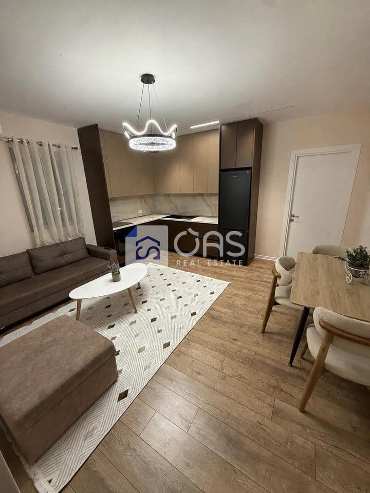 Jepet me qera apartamenti 1+1+parkim liqeni farkes