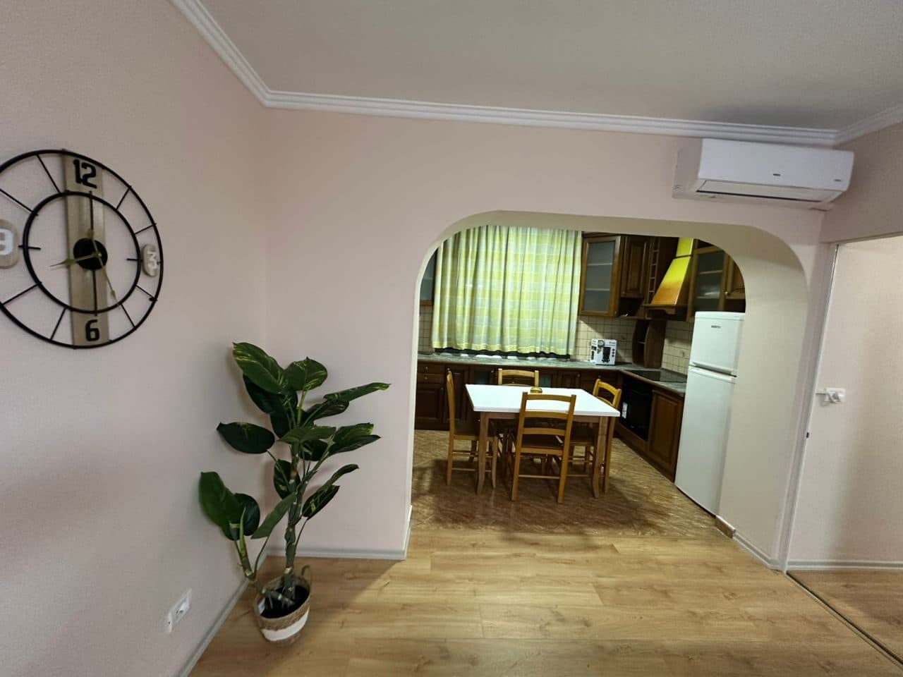 Jepet me qera apartament 2+1 tek Fusha Aviacionit 3