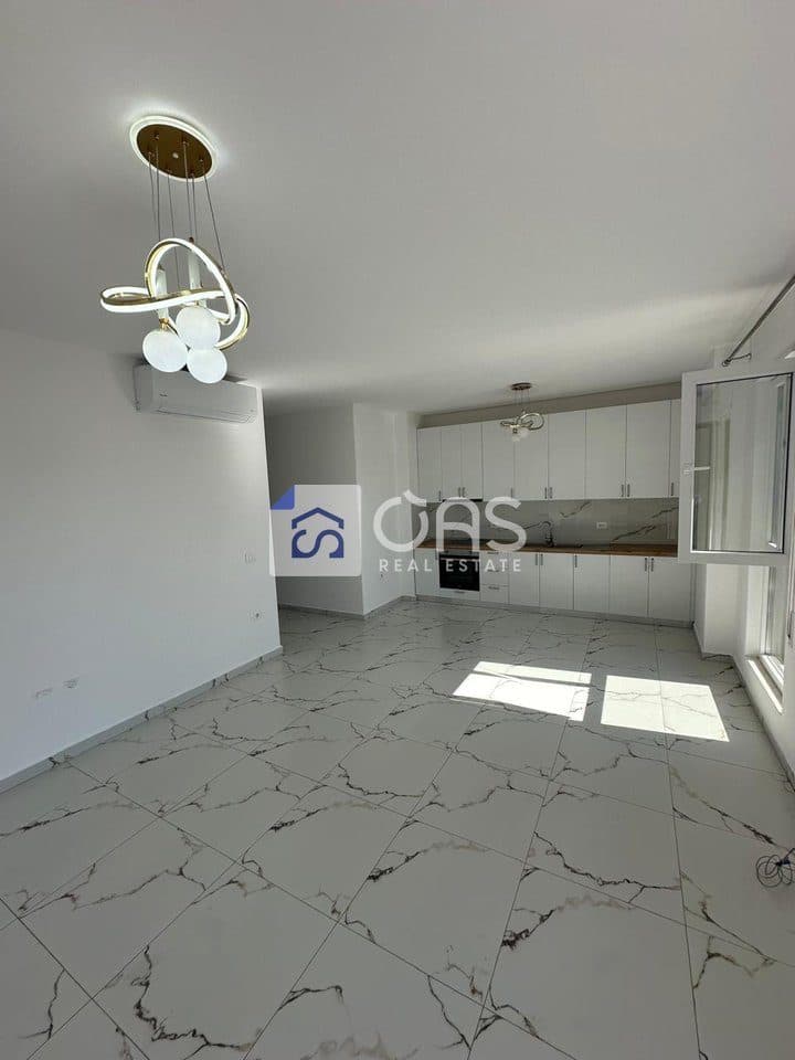 Jepet apartament me qera 2+1 ne fund te rruges Don Bosko. 2
