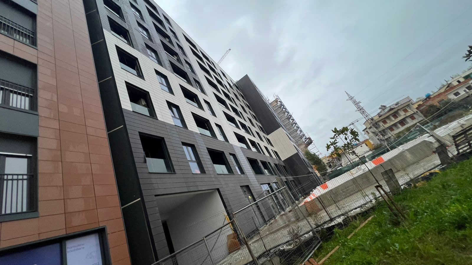 Shitet apartament 2+1 ne Bulevardin e Ri Cmimi:176.200euro 2
