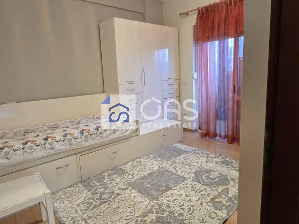 Jepet apartament me qera 2+1+2 tek Sheshi Avni Rustemi te Pazari i Ri. 2