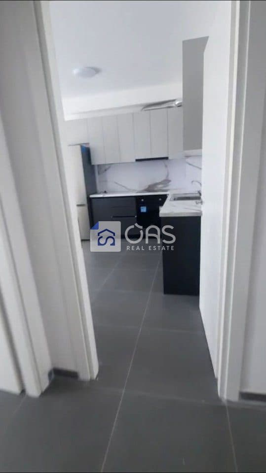 Jepet me qera apartamenti 3+1 5 maj (pallatet e bashkis)