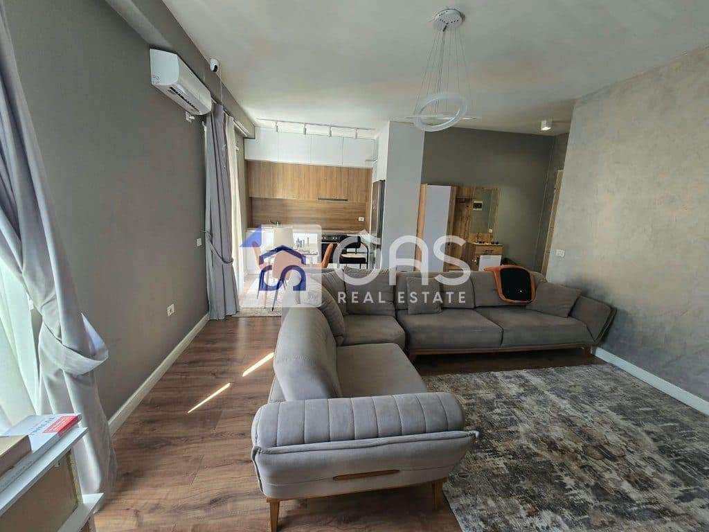 Jepet me qera apartament 1+1 te Bulevardi Zogu i Pare 2