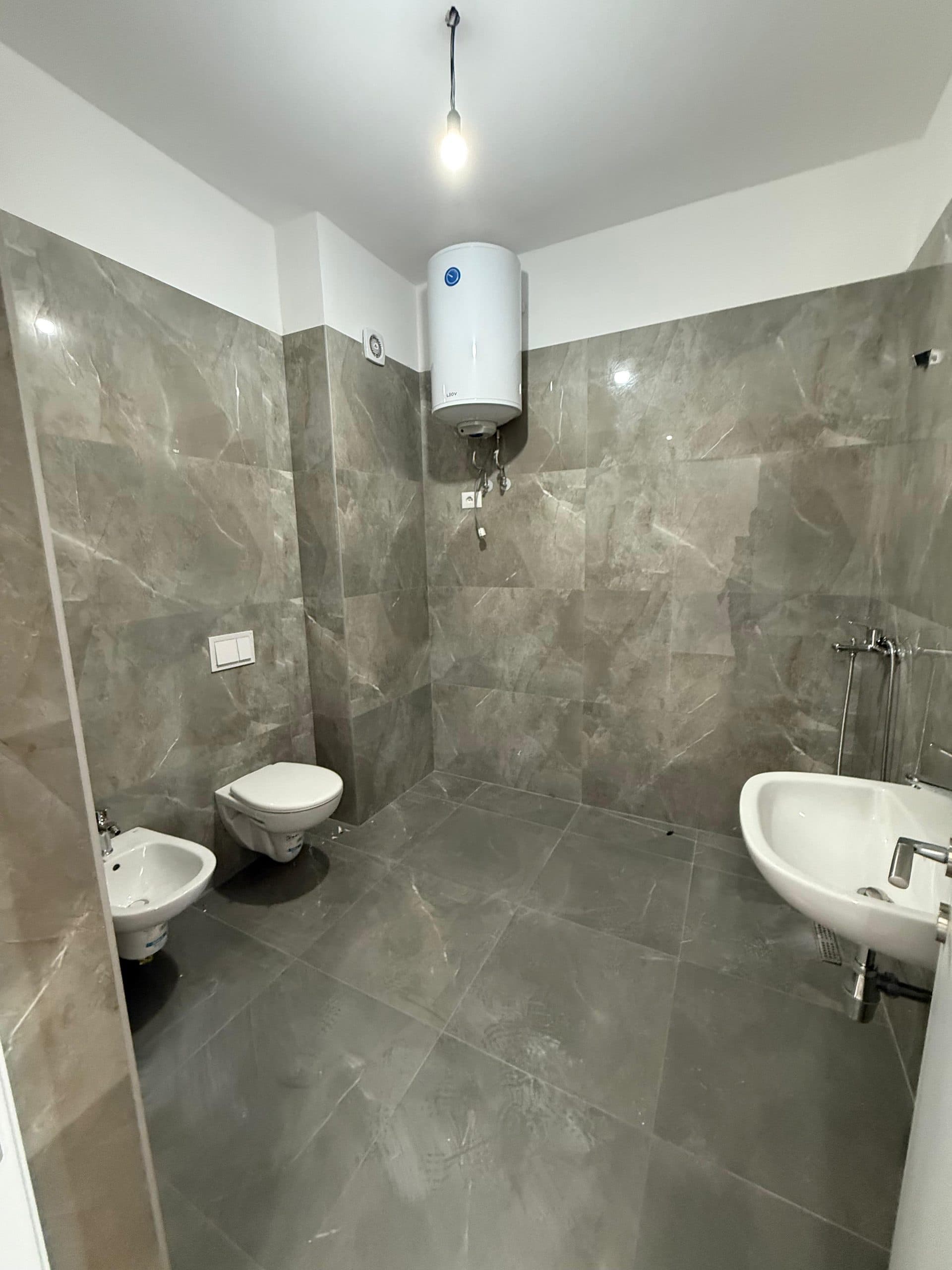 Apartament 1+1 Me Qira në Rruga e Dibrës, Spitali QSUT - 500€ | 81 m²
