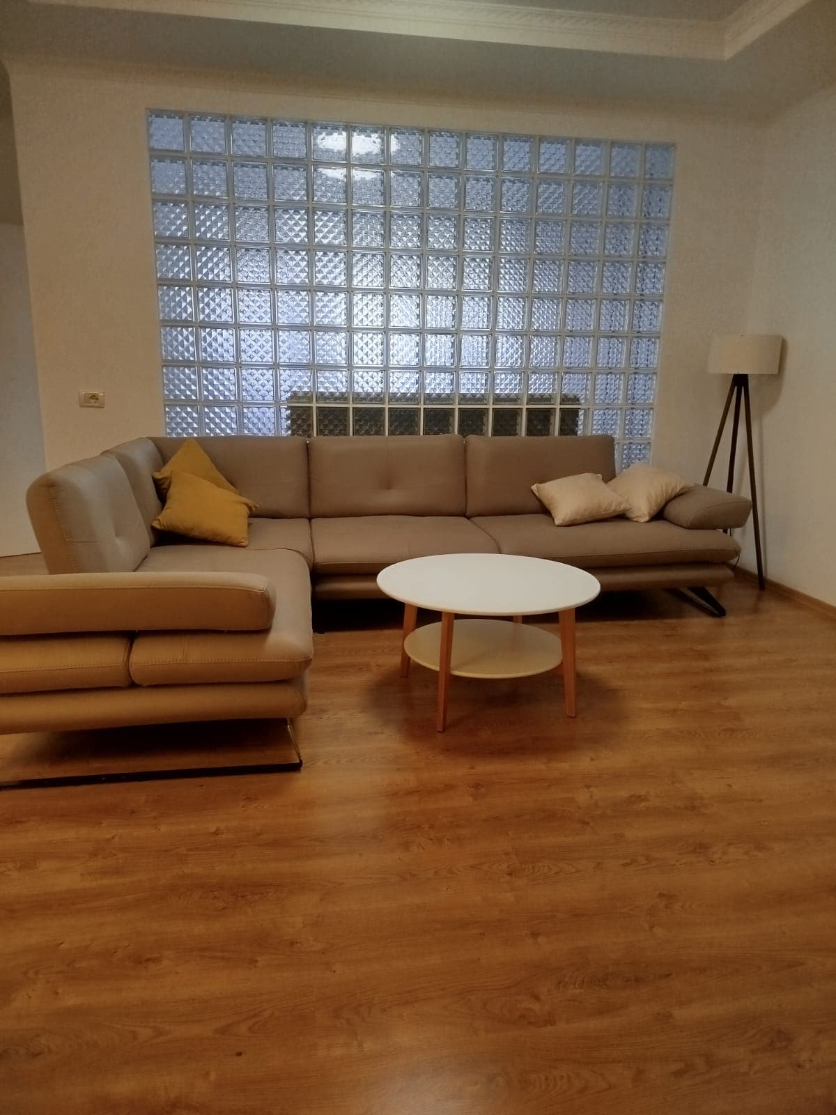Shitet Apartament 1+1 Fresk