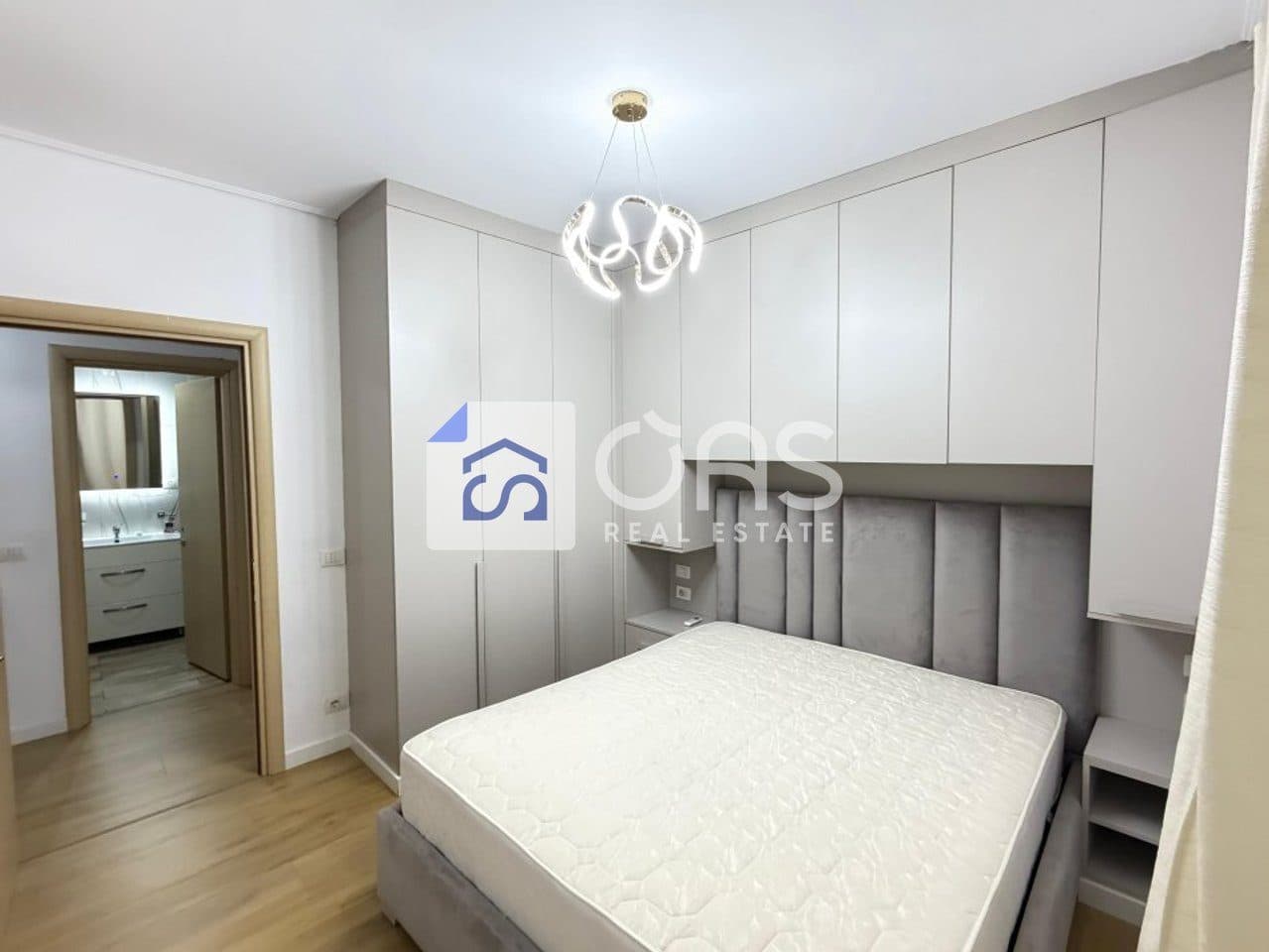 Jepet apartament 2+1 me qera Te Kopshti Zologjik