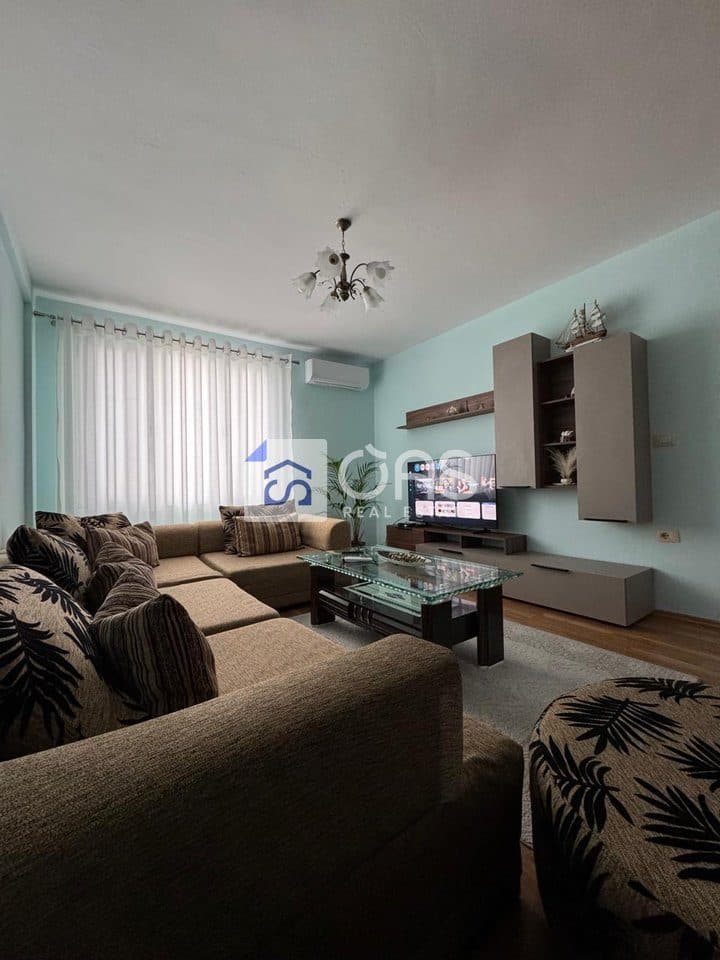 Jepet Apartament me qera 1+1 QENDER 3