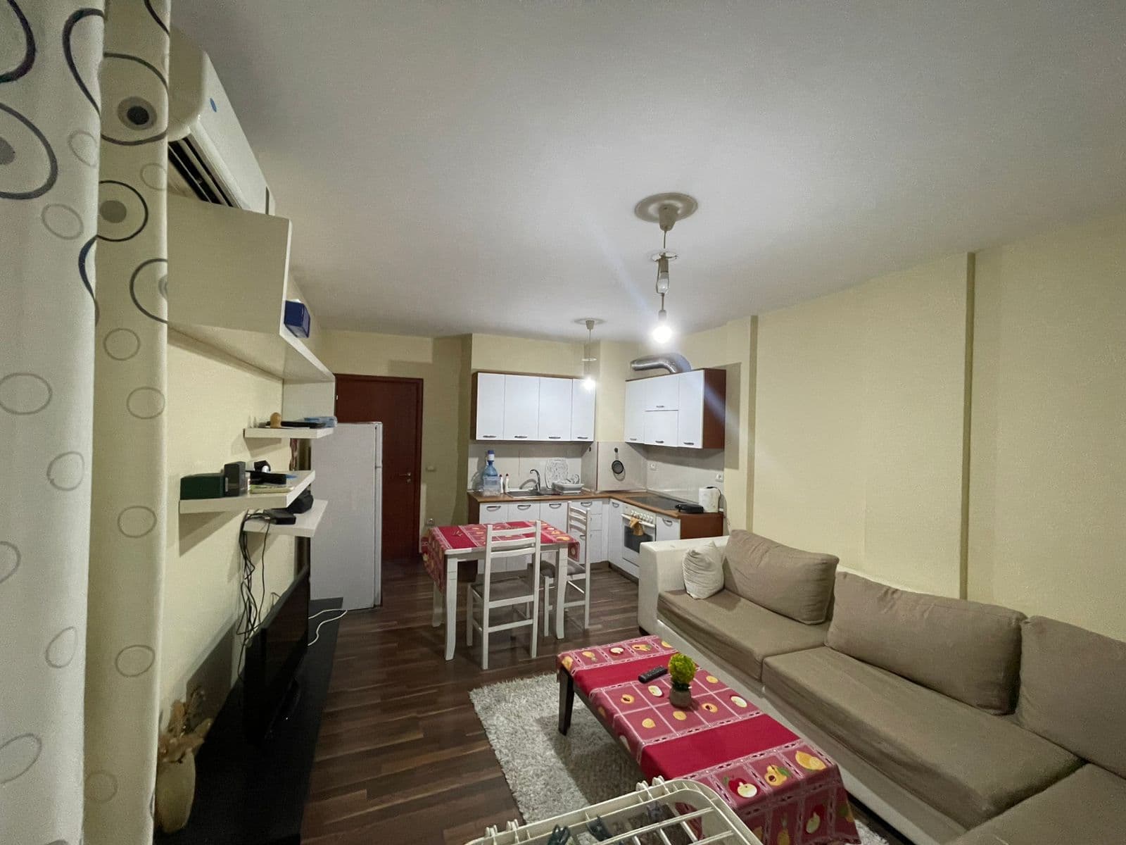 Apartament 1+1 Me Qira në Liqeni i Thatë, Tirana - 450€ | 70 m²