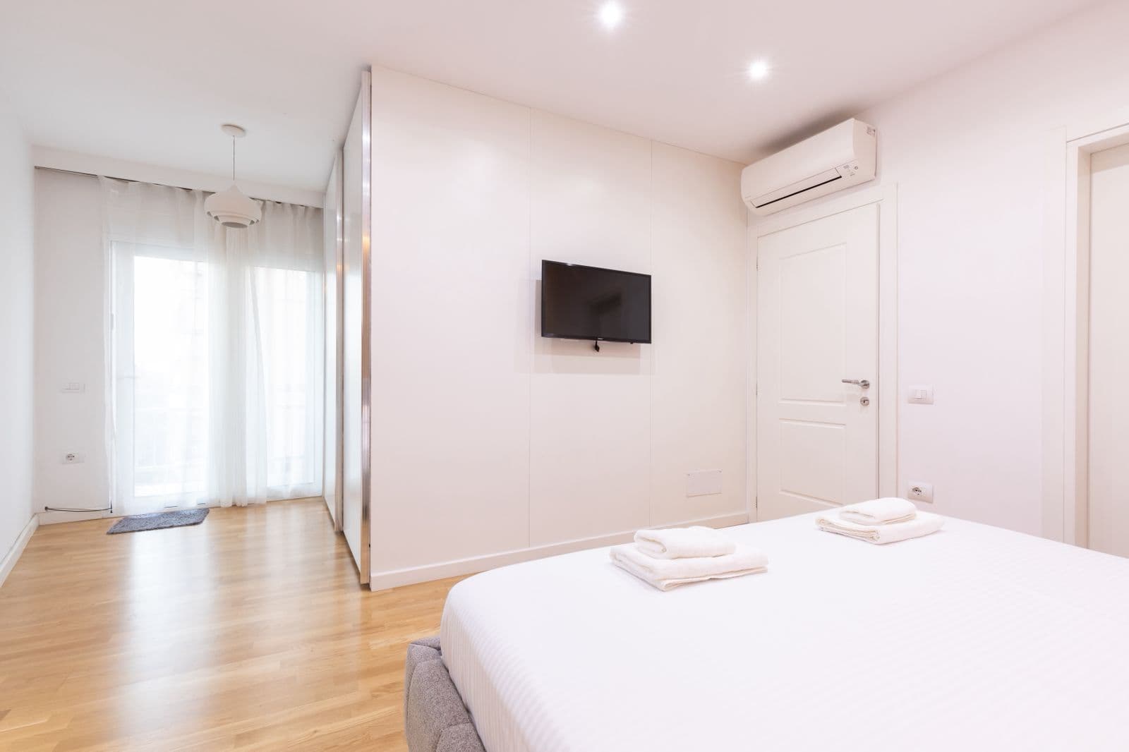 Shitet Apartament 2+1 tek Zogu Zi. 4