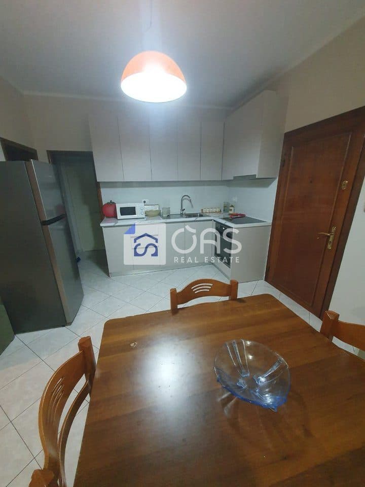 Jepet apartament me qera 3+1 Tregu i Ri Elektrik
