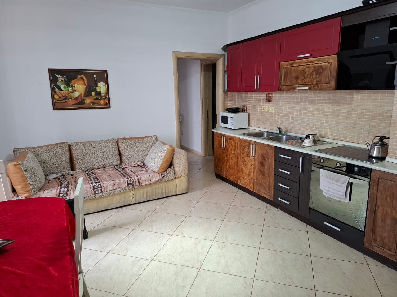 Jepet me qera apartament 2+1 ne Qender te Tiranes 2