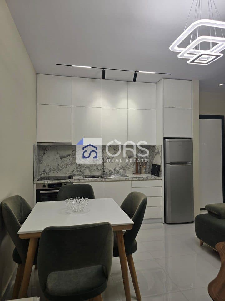 Jepet me qera apartament 1+1 univers city 4