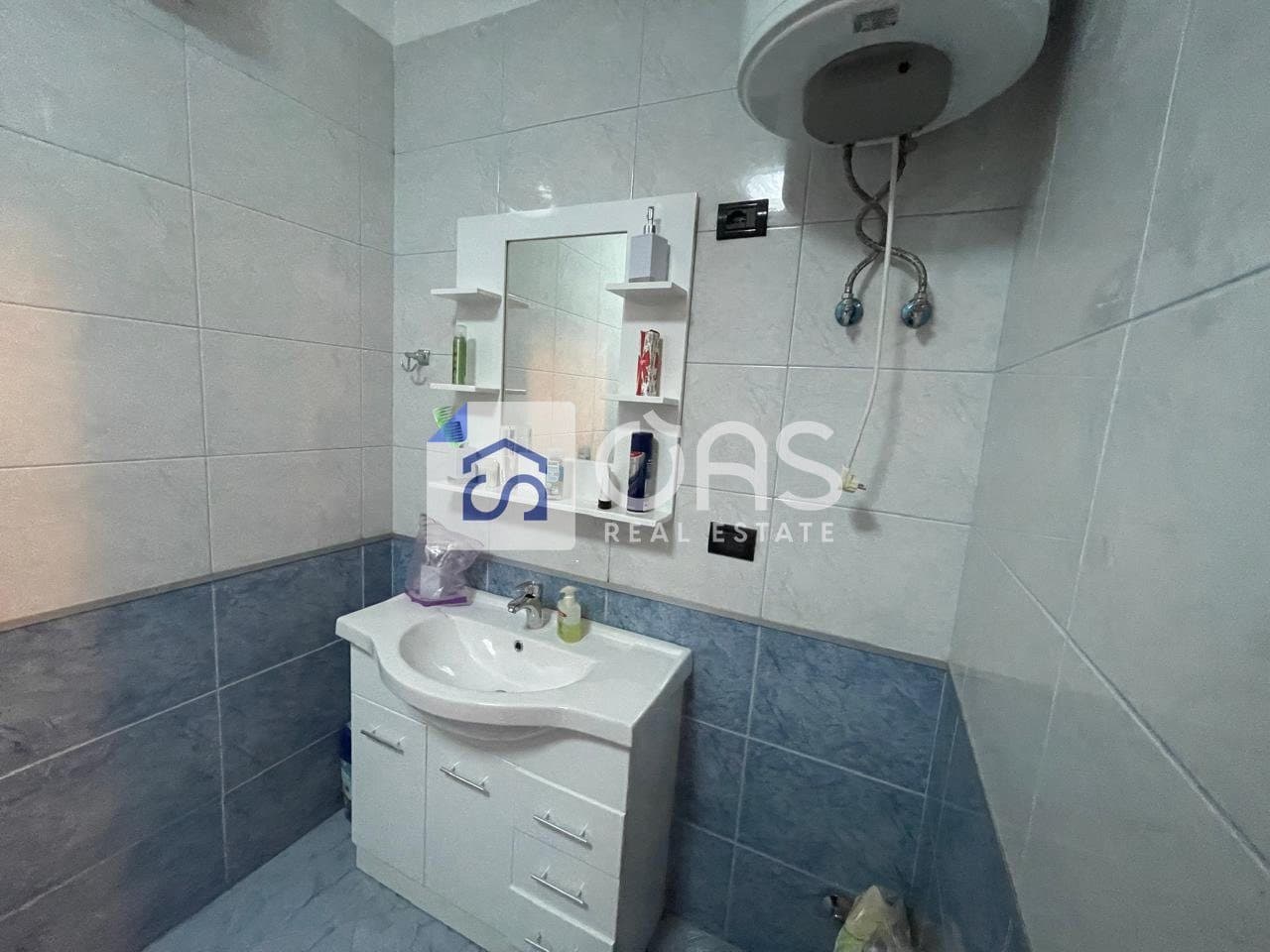 Jepet apartament me qera 2+1 ne Xhamllik 4