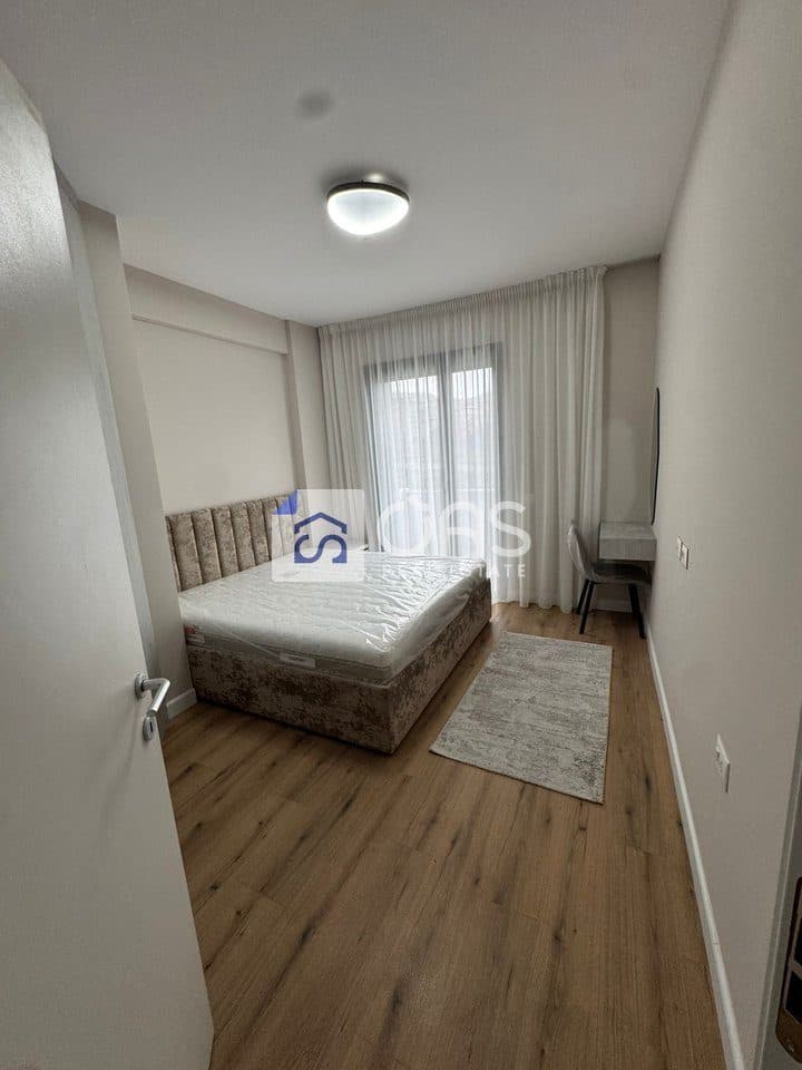Jepet me qera apartamenti 1+1 liqeni i thate 2