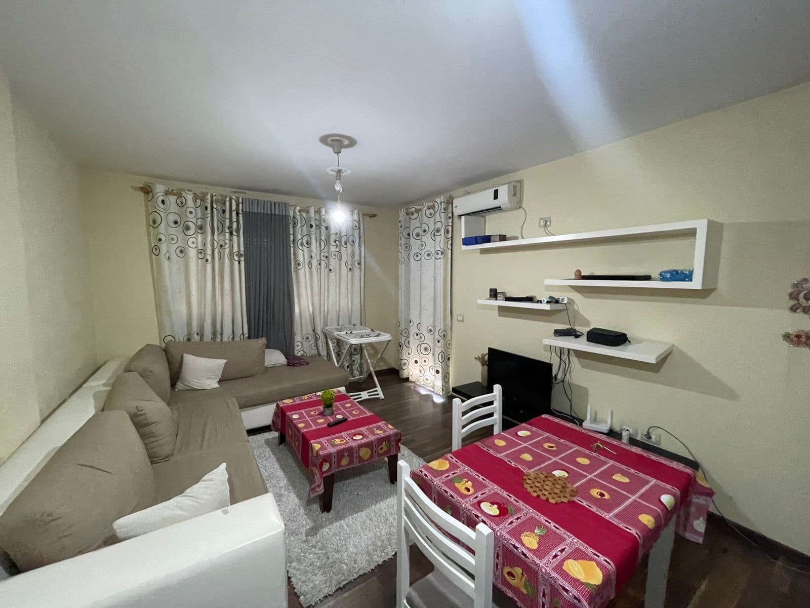 Apartament 1+1 Me Qira në Liqeni i Thatë, Tirana - 450€ | 70 m² 2