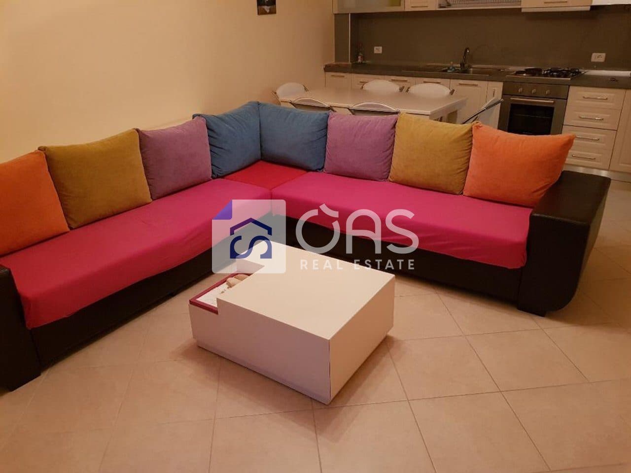 Jepet apartament me qera 2+1+2 tek Pazari i ri